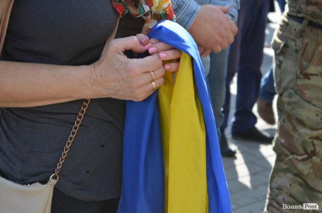 «Був сміливим, добрим і завжди допомагав»: у Луцьку попрощалися з Героєм Юрієм Лавренчуком. ФОТОРЕПОРТАЖ