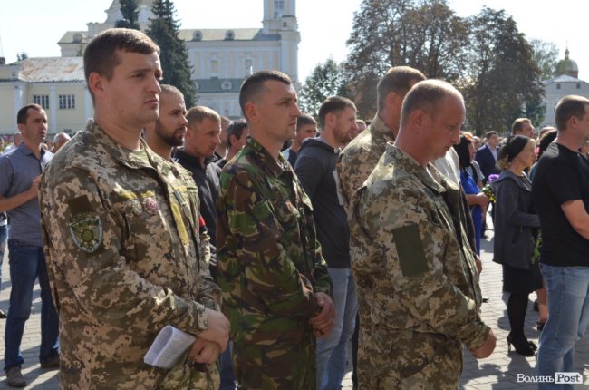 «Був сміливим, добрим і завжди допомагав»: у Луцьку попрощалися з Героєм Юрієм Лавренчуком. ФОТОРЕПОРТАЖ