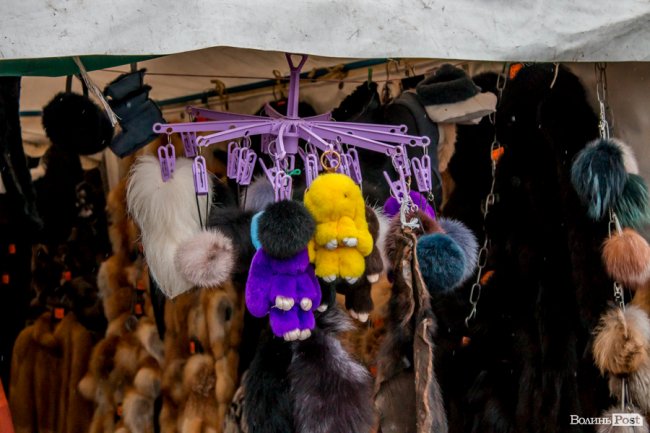 Від білизни до шикарних шуб: у Луцьку – Харківський ярмарок. ФОТО