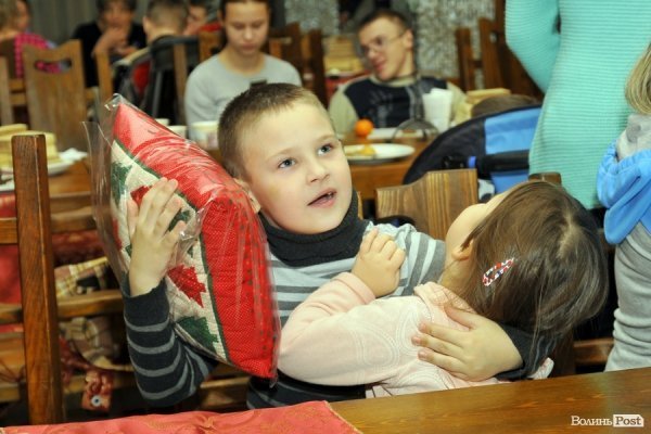 Майстерки, фотозони, аукціон: у Луцьку влаштували свято для особливих дітей