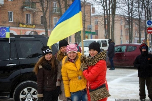 У Нововолинську організували Автомайдан. ВІДЕО