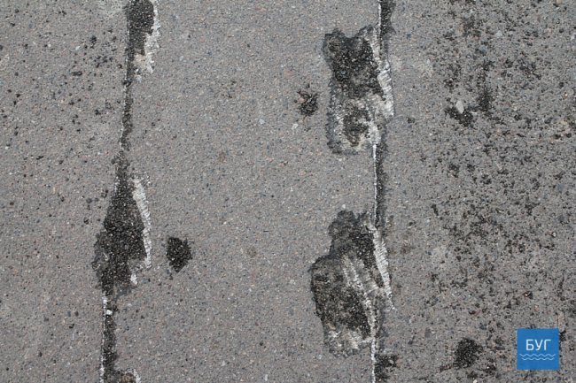 У селі на Волині трактор пошкодив майже півкілометра дороги. ФОТО