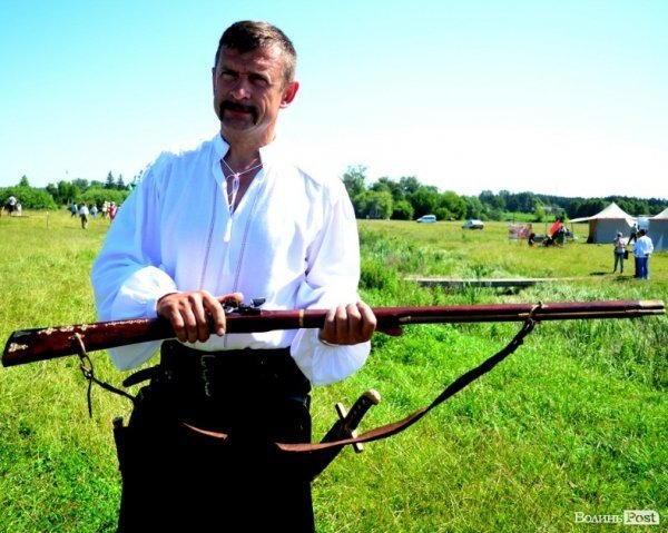 Володимир Перчук з унікальним мушкетом 