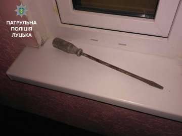 У Луцьку хлопець намагався влізти в аптеку