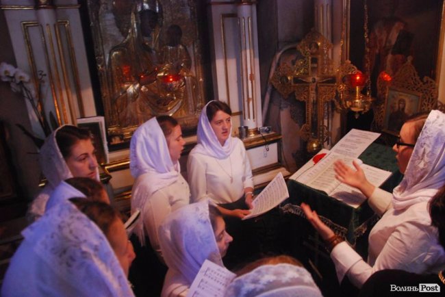 Фото випускного у Волинській духовній семінарії