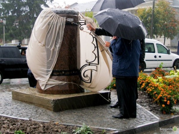 В Україні відкрили пам’ятник пиву