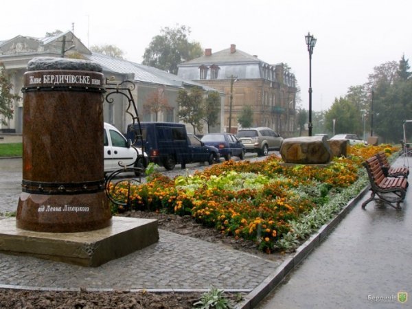 В Україні відкрили пам’ятник пиву