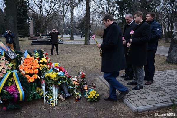 Мер Волновахи в Луцьку вшанував вбитих бійців з 51 бригади та героя Майдану. ФОТО