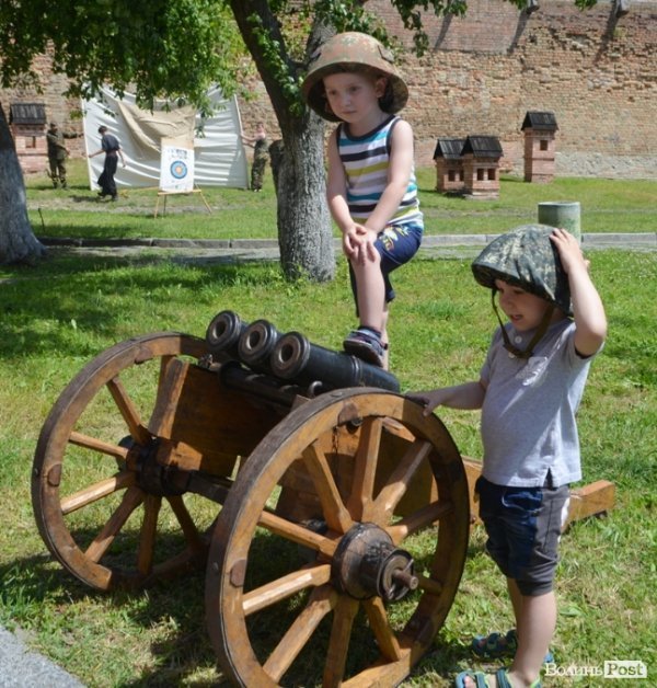 У Луцьку відкрилася виставка української зброї. ФОТО