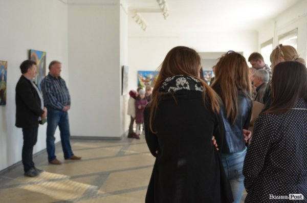 Коли полотна танцюють: у Луцьку відкрили виставку картин «в чотири руки». ФОТО