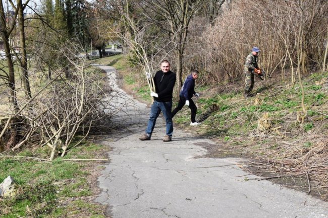 Великдень близько: Луцьк почали «зачищати» від сміття. ФОТО