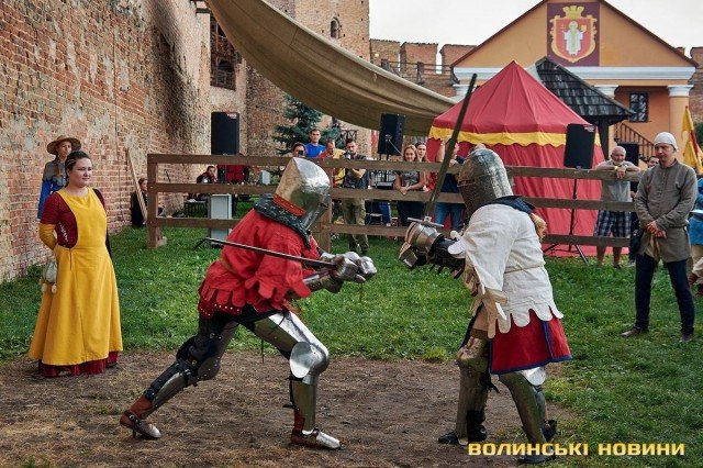 Доблесть віків: у Луцькому замку змагаються лицарі зі всієї країни. ФОТО