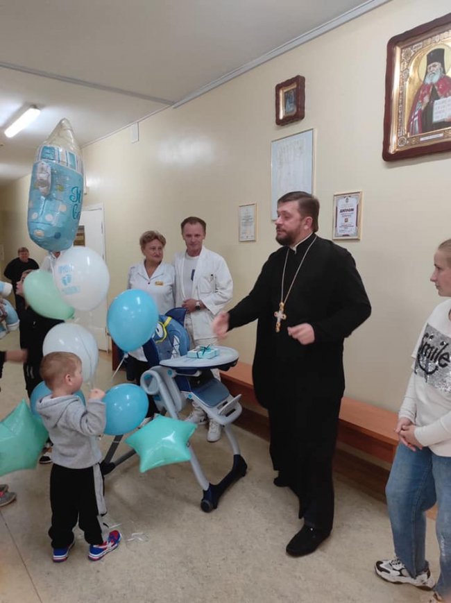 Син луцького протоієрея став тисячним малюком, якого виписали з пологового. ФОТО