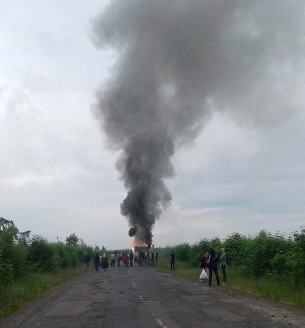На Волині під час руху загорівся автобус. ФОТО