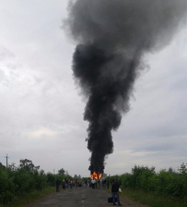 На Волині під час руху загорівся автобус. ФОТО