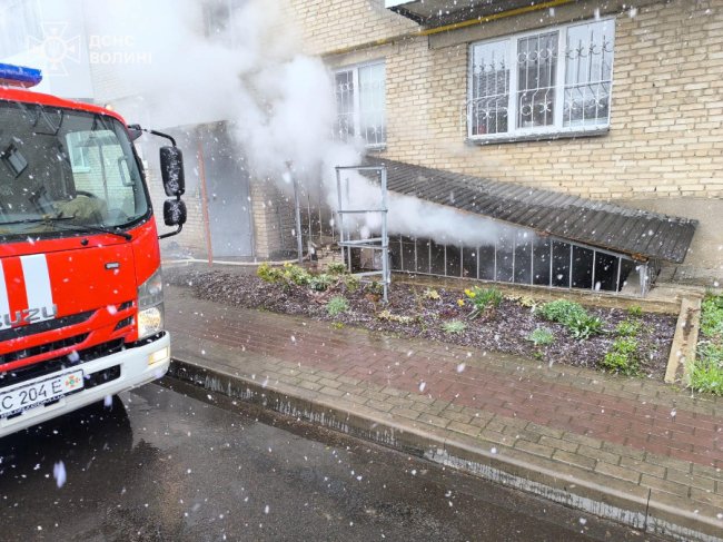 У Луцьку сталася пожежа в підвалі будинку: евакуювали дитину
