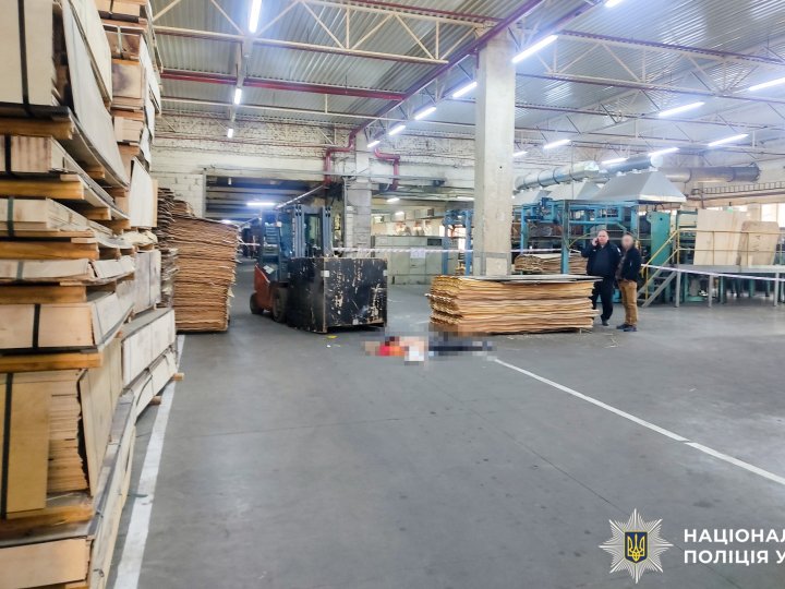 На одному із підприємств Рівненщини загинула 54-річна волинянка: на жінку наїхав навантажувач