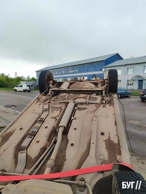 У місті на Волині внаслідок ДТП автівка перевернулася на дах. ФОТО