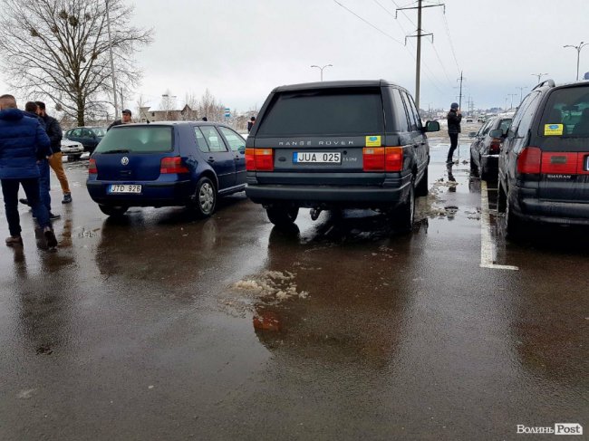 У Луцьку - автопробіг власників авто на єврономерах. ФОТО