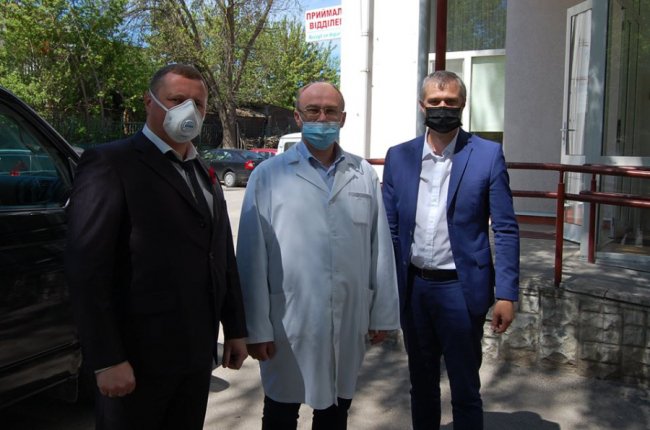 Інфекційна лікарня у Луцьку отримала відремонтований апарат штучної вентиляції легень