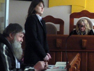 Волинянин судиться через штовханину у церкві