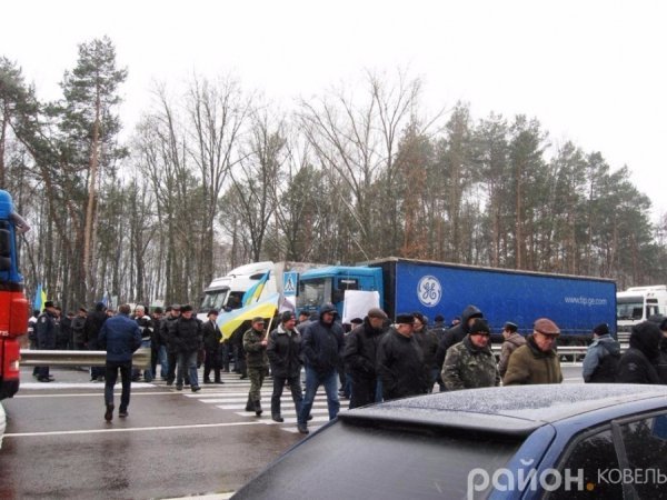 На Волині невдоволені ветерани МВС перекрили міжнародну трасу