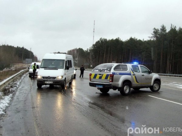 На Волині невдоволені ветерани МВС перекрили міжнародну трасу