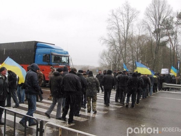На Волині невдоволені ветерани МВС перекрили міжнародну трасу