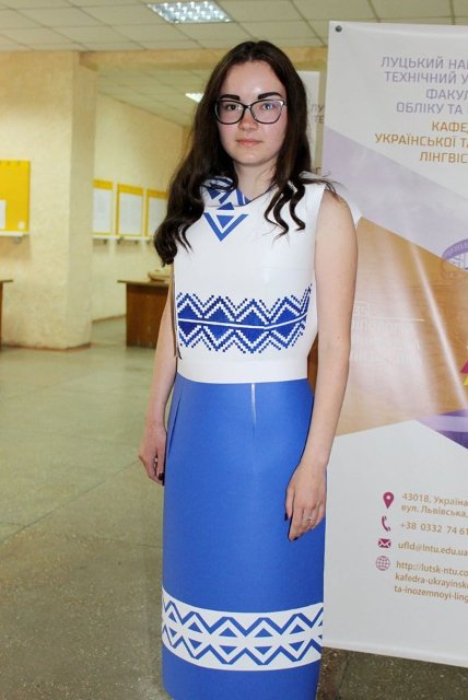 У Луцькому НТУ обирали найкращу паперову етно-сукню. ФОТО