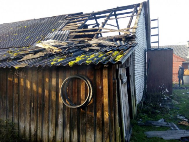 У курортному селищі на Волині горіла господарська будівля