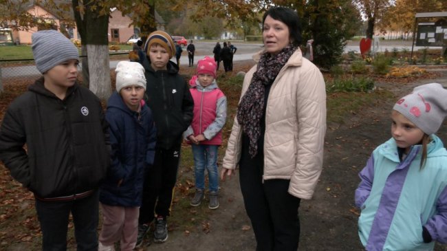 На Волині школярі збирали каштани на пам’ятник воїнам АТО/ООС.ФОТО.ВІДЕО