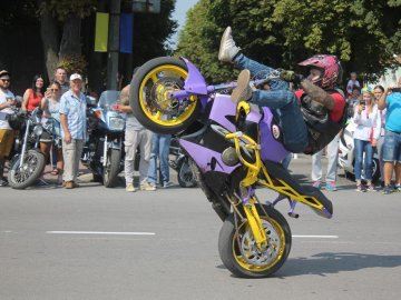 Рев моторів і вражаючі трюки: на Волині з'їхалися байкери. ФОТО