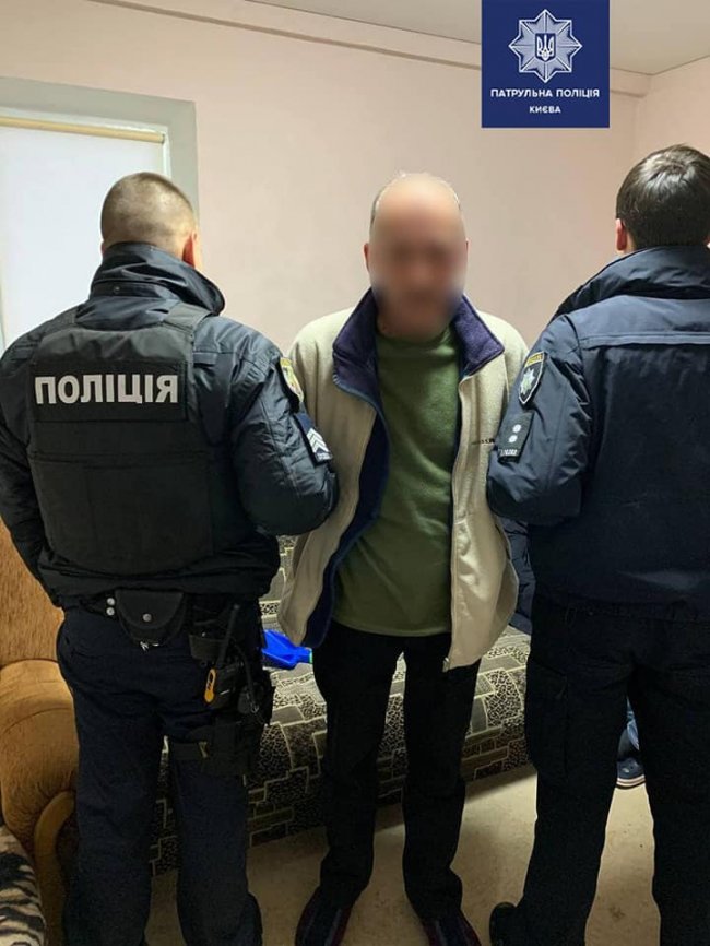 У Києві чоловік стріляв у перехожих з балкона