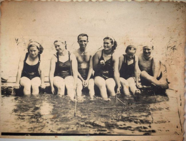 Раритетні фото з відпочинку молоді на Великому Згоранському озері у 1930-их роках