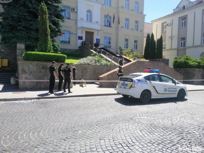 У Луцьку повідомили про замінування мерії.  ФОТО