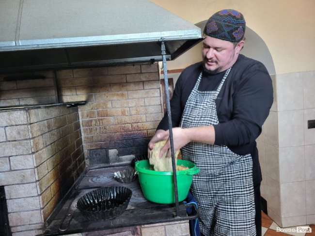 Гречаний хліб та відверта бесіда з монахом: ігумен Никодим розповів про чернече життя