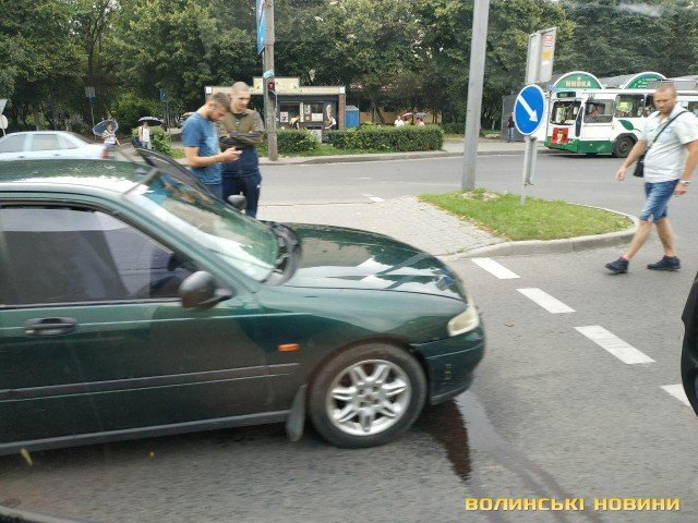 У Луцьку сталася аварія за участі двох іномарок. ФОТО