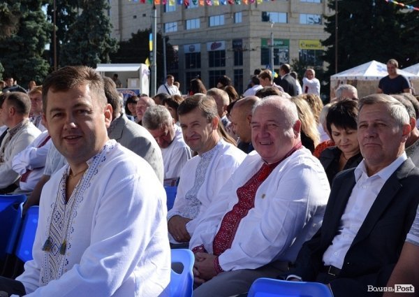 Мер Луцька у День міста заговорив сімома мовами. ФОТО