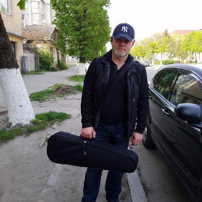 Здійснили мрію дівчинки з Волині: подарували  скрипку