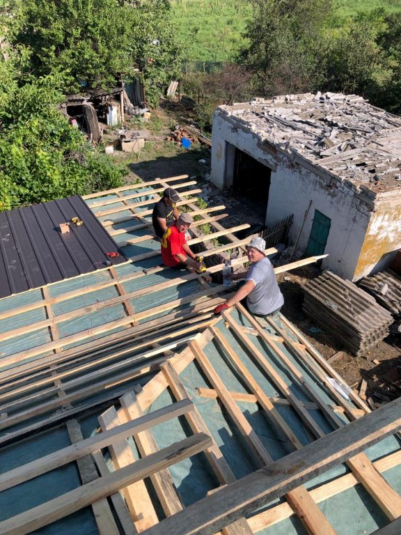 Волиняни відбудовують село на Херсонщині: показали результати за місяць роботи. ФОТО