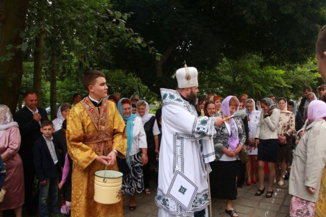 У місті на Волині освятили престол собору та накупольний хрест. ФОТО