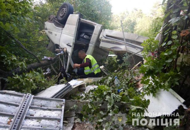 На Волині бус злетів у кювет: двоє постраждалих – у лікарні 