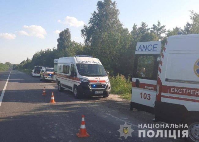 На Волині бус злетів у кювет: двоє постраждалих – у лікарні 