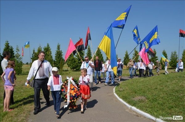 Політика, молитва і шашлик: під Берестечком вшановували річницю битви. ФОТО