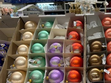 Які у Луцьку ціни на ялинкові прикраси