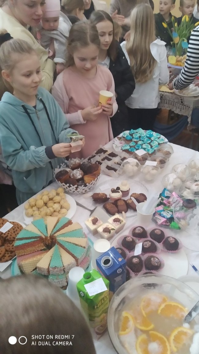 У волинському ліцеї на ярмарку зібрали понад 71 тисячу гривень для ЗСУ. ФОТО