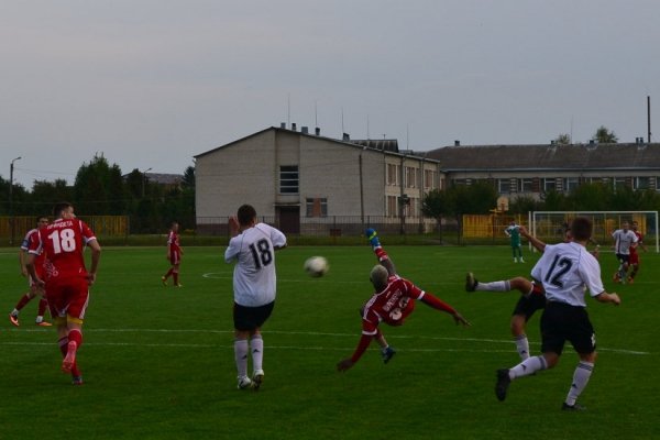 Як «Волинь» грала з сільською командою. ФОТО