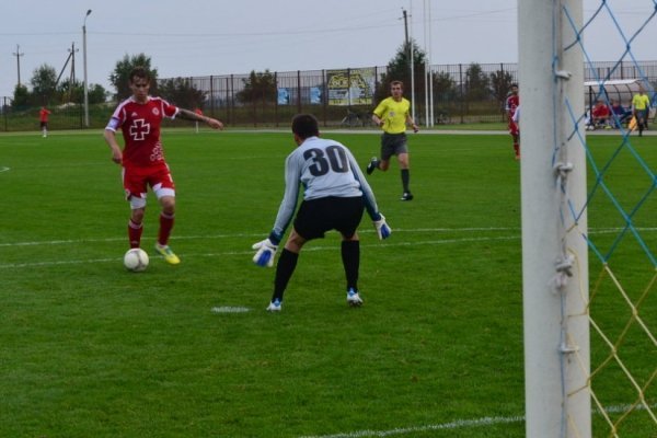 Як «Волинь» грала з сільською командою. ФОТО