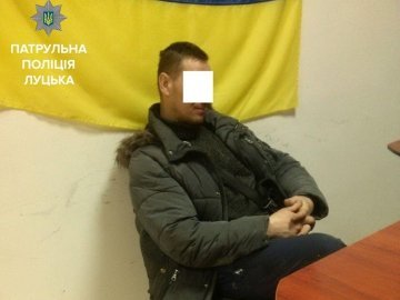 Аварія в Луцьку: машина врізалася у заправку