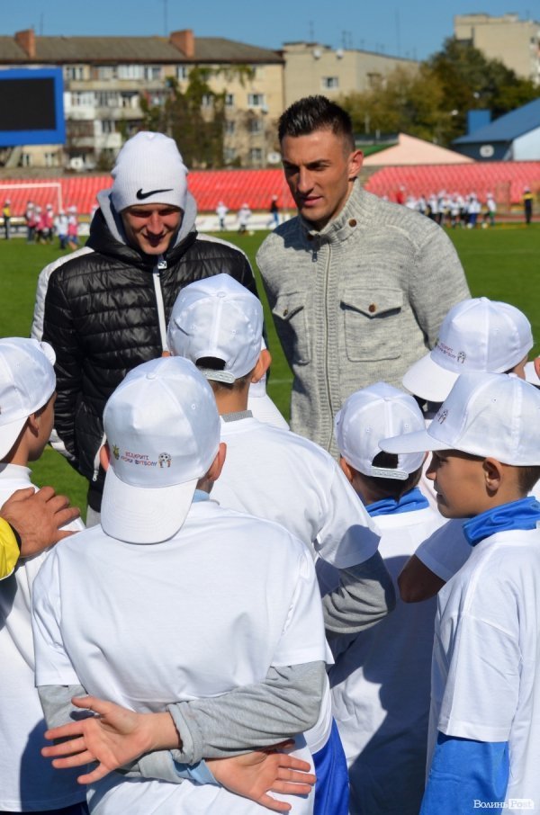 Футболісти ФК «Волинь» тренувались зі школярами. ФОТО